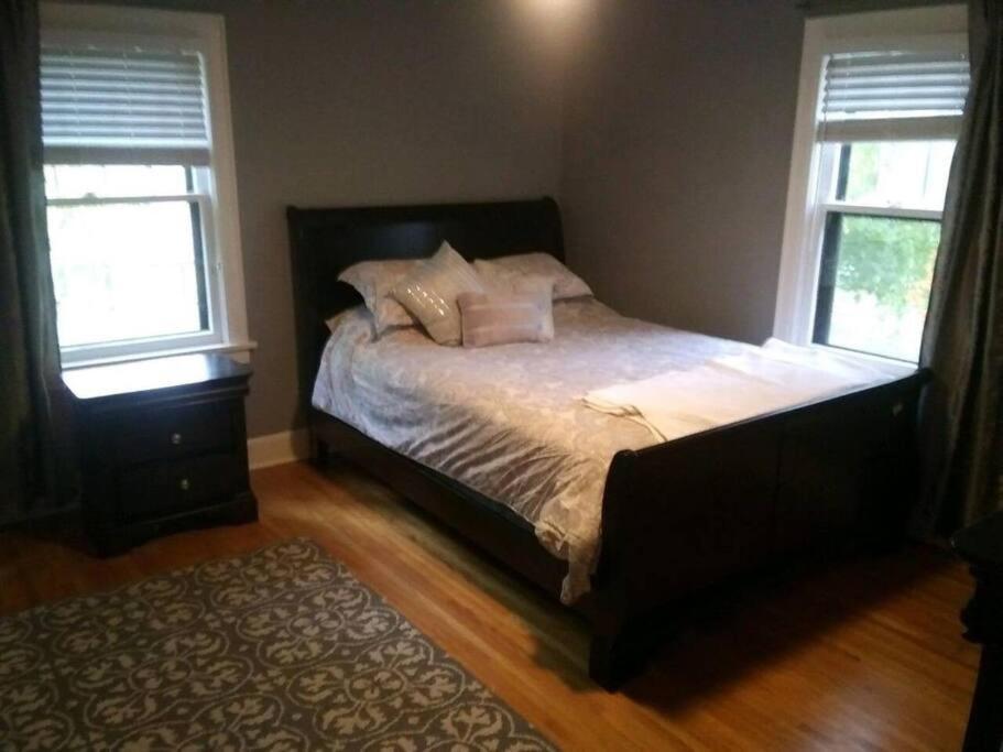 Historic Twin Tudors Inn Sioux Falls Extérieur photo
